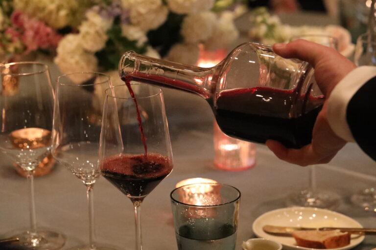 Semi-Private Wine Tour of 2 wineries with Transfer and Lunch
