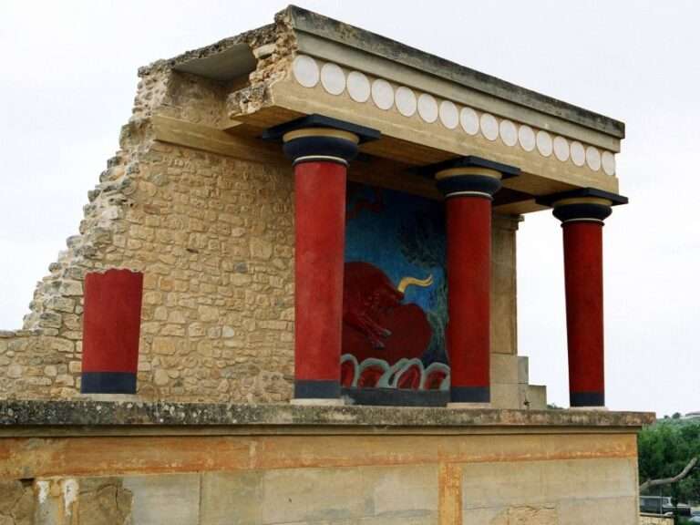 From Elounda: Private Tour | Knossos Palace, Lyrarakis Winery, Heraklion Archeological Museum